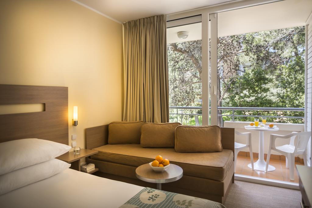 Miramar Sunny Hotel By Valamar Rabac Eksteriør billede