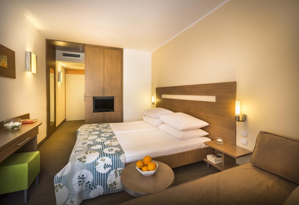 Miramar Sunny Hotel By Valamar Rabac Eksteriør billede